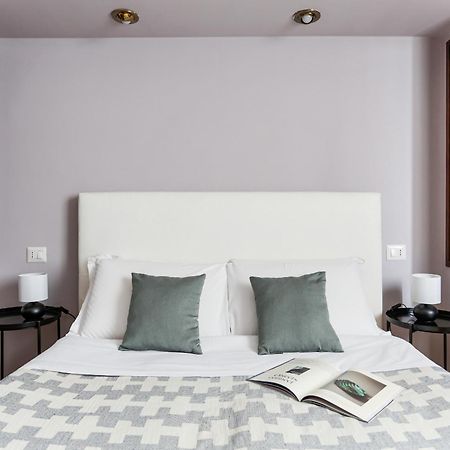 The Best Rent - Spacious One-Bedroom Apartment In Moscova District Milan Bagian luar foto