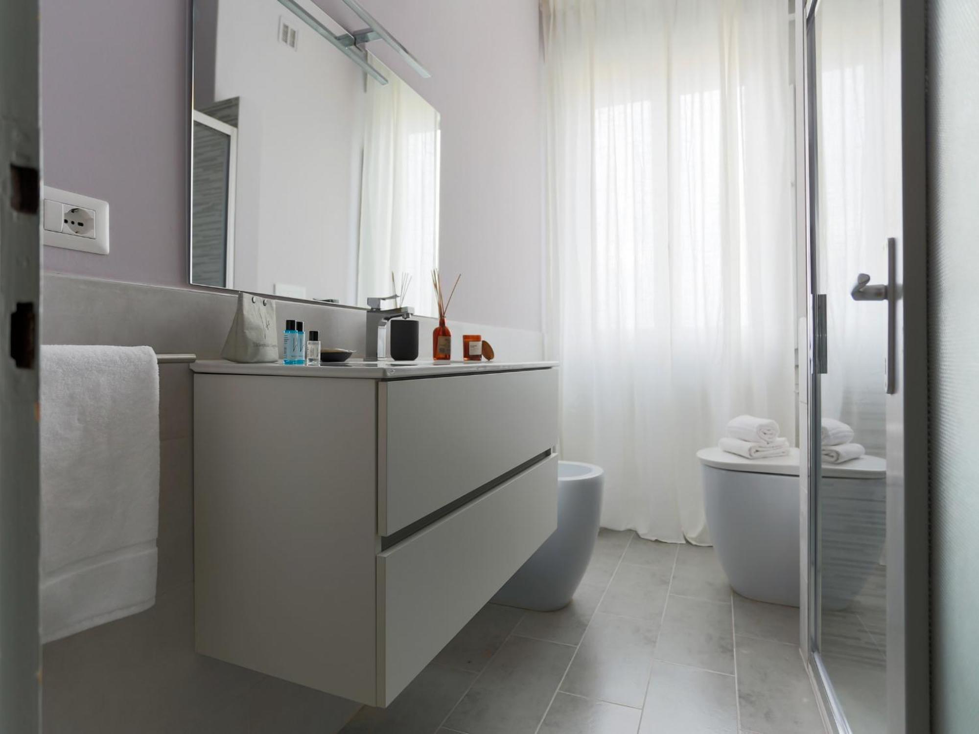 The Best Rent - Spacious One-Bedroom Apartment In Moscova District Milan Bagian luar foto