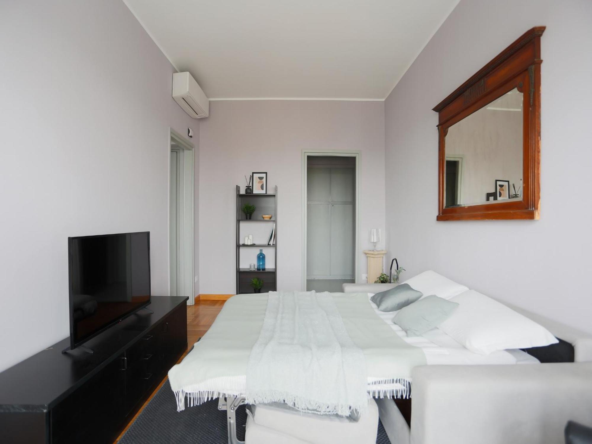The Best Rent - Spacious One-Bedroom Apartment In Moscova District Milan Bagian luar foto